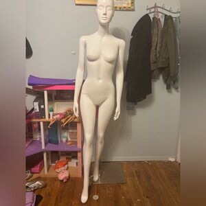 White Mannequin Display Form